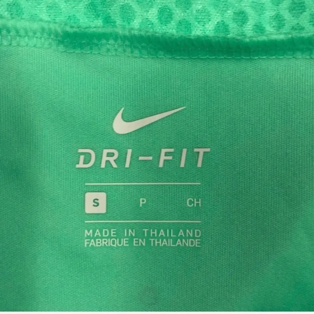 Nike running shirt green SMALL